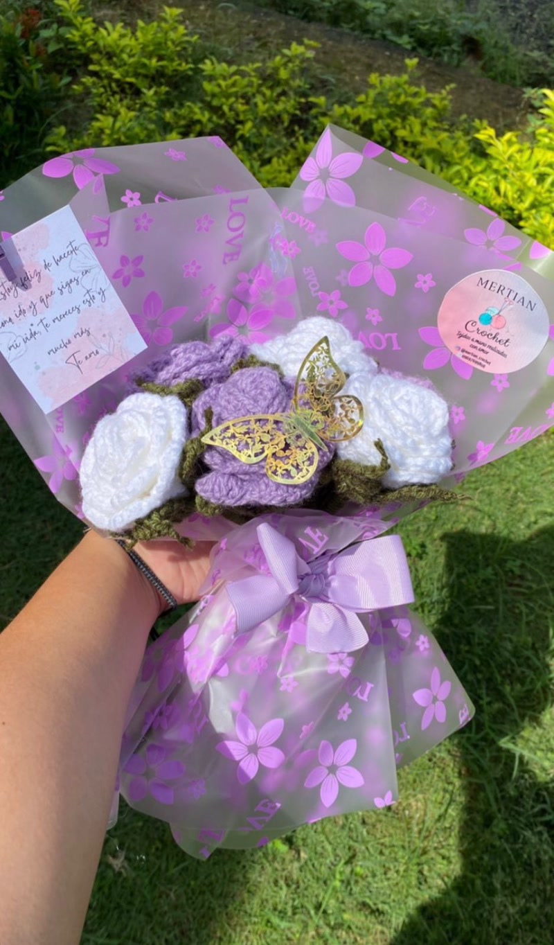 Bouquet Lavanda con Mariposa Dorada