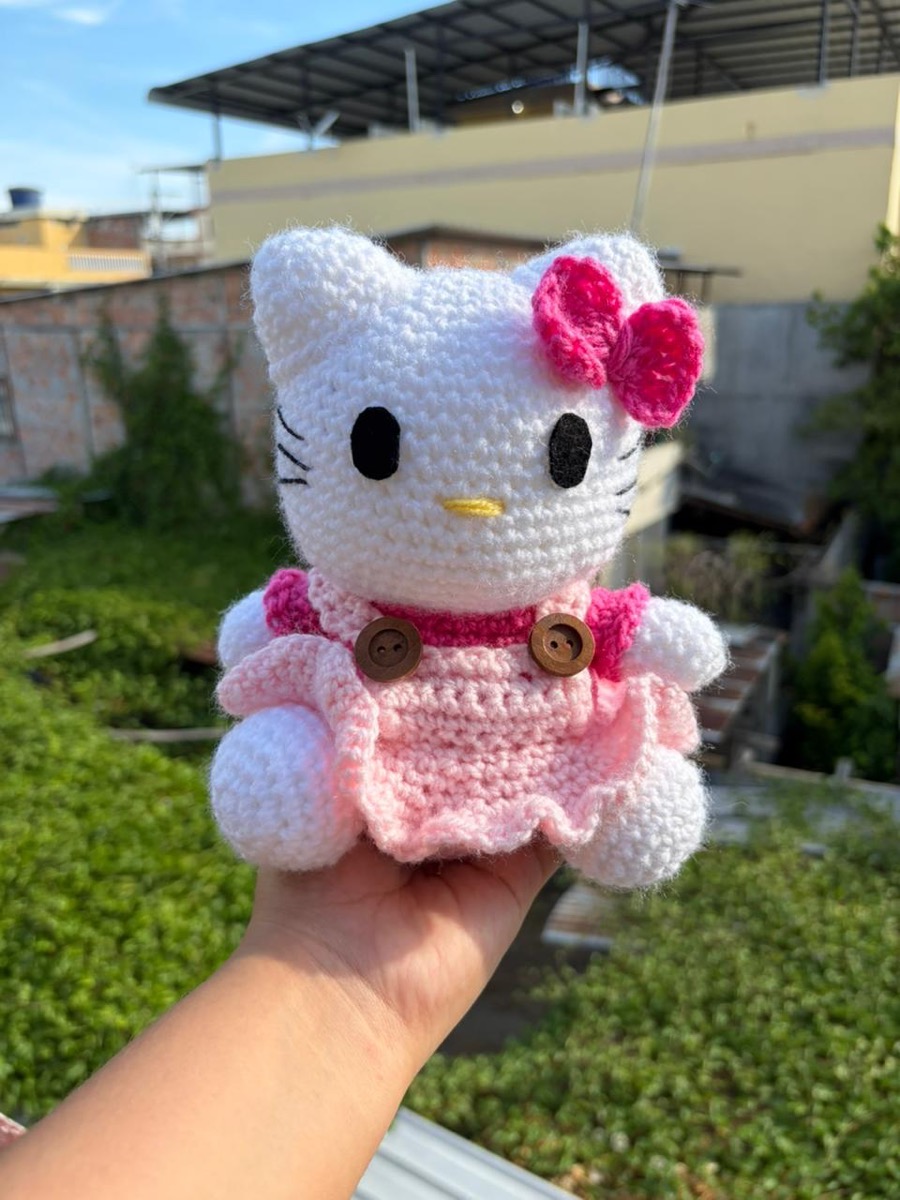 Hello Kitty con Overol Rosado