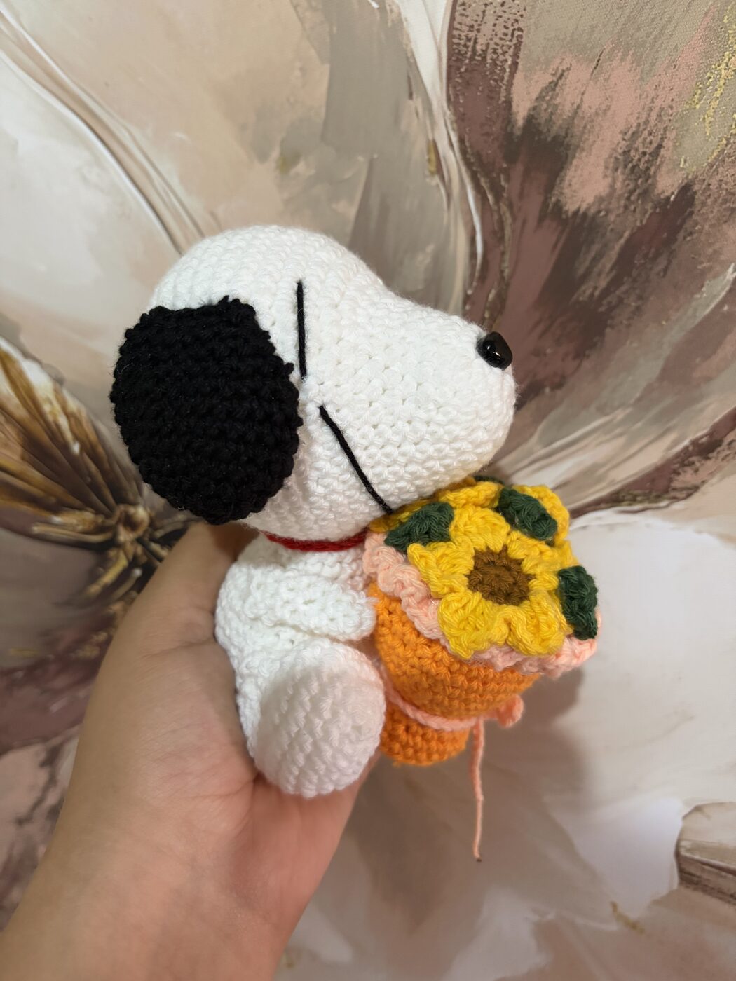 Snoopy mediano con ramo de girasoles